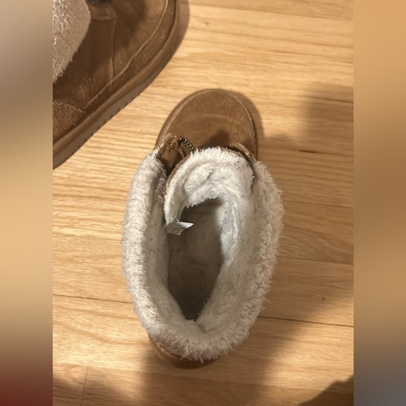 kids Koolaburra Uggs - Picture 3 of 8